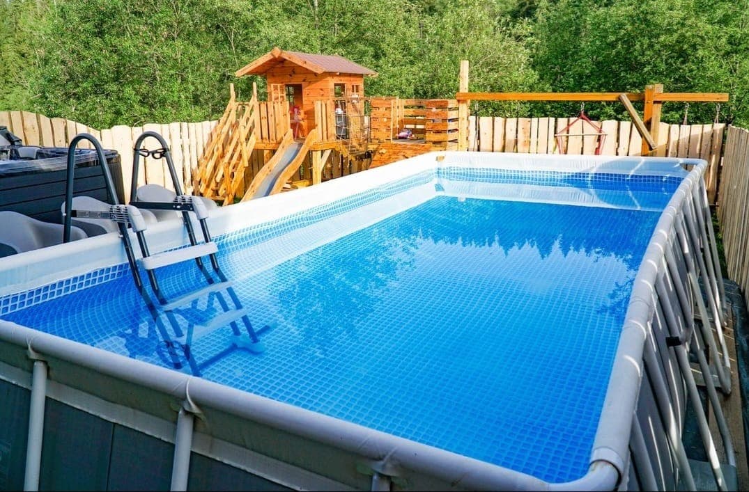 Salon z kominkiem elektrycznym